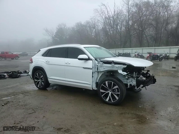 2024 Volkswagen Atlas Cross Sport 2.0T SEL Premium R-Line with VIN 1V2FE2CA7RC241205, listed as a Copart auction lot 45498675 with 12,255 mi miles and Salvage Title. Bid and sale history available at carsss.com. Image 15.