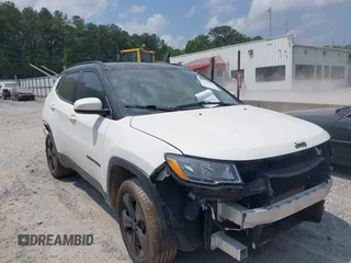 2019 Jeep Compass Latitude z VIN 3C4NJDBB6KT741137, wystawiony jako IAAI lot #42393116 z przebiegiem 55 684 mil mil oraz . Historia ofert i sprzedaży dostępna na DreamBid. Obrazek 1.