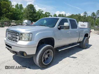 2013 GMC Sierra 2500HD SLT z VIN 1GT121E86DF195303, wystawiony jako IAAI lot #42181435 z przebiegiem 229 818 mil mil oraz . Historia ofert i sprzedaży dostępna na DreamBid. Obrazek 2.