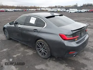 2021 BMW 3 Series 330i xDrive z VIN 3MW5R7J03M8B73085, wystawiony jako IAAI lot #42022710 z przebiegiem 49 489 mil mil oraz . Historia ofert i sprzedaży dostępna na DreamBid. Obrazek 3.