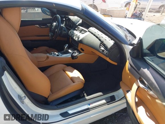 2015 BMW Z4 sDrive28i z VIN WBALL5C53FP557183, wystawiony jako IAAI lot #42145557 z przebiegiem 123 319 mil mil oraz . Historia ofert i sprzedaży dostępna na DreamBid. Obrazek 5.