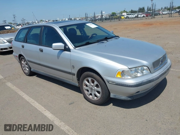 2000 Volvo V40 z VIN YV1VW2551YF537693, wystawiony jako IAAI lot #42148590 z przebiegiem 162 726 mil mil oraz . Historia ofert i sprzedaży dostępna na DreamBid. Obrazek 1.