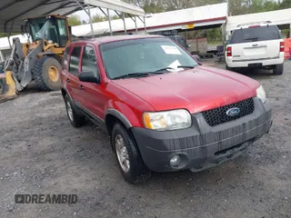 2004 Ford Escape XLT with VIN 1FMYU93114KB05975, listed as a IAAI auction lot 41929538 with 161,461 mi miles. Bid and sale history available at carsss.com. Image 1.