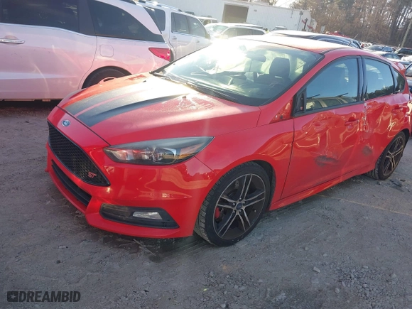 2015 Ford Focus ST with VIN 1FADP3L98FL238958, listed as a IAAI auction lot 41307187 with 162,927 mi miles. Bid and sale history available at carsss.com. Image 2.