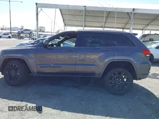 2018 Jeep Grand Cherokee Altitude with VIN 1C4RJEAGXJC437758, listed as a IAAI auction lot 41692624 with 62,433 mi miles. Bid and sale history available at carsss.com. Image 15.