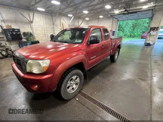 2007 Toyota Tacoma with VIN 5TEUU42NX7Z341101, listed as a IAAI auction lot 42588633 with 196,587 mi miles and . Bid and sale history available at DreamBid. Image 2.