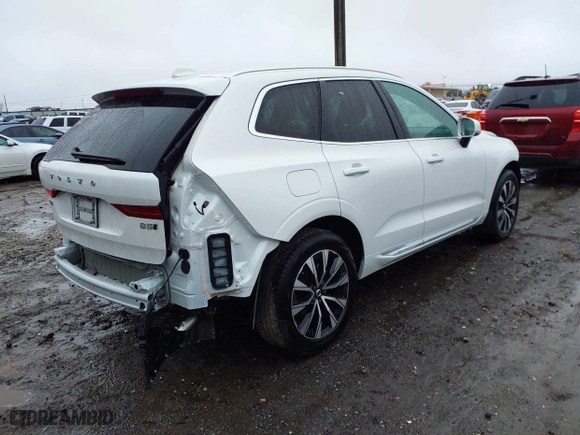 2023 Volvo XC60 Plus Bright Theme with VIN YV4L12RN4P1278552, listed as a IAAI auction lot 41541129 with 13,891 mi miles. Bid and sale history available at carsss.com. Image 4.