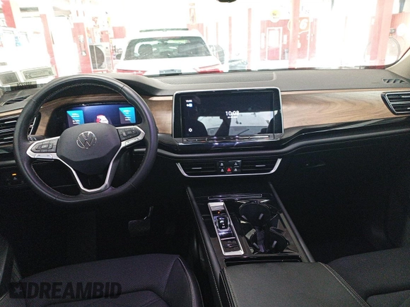 2024 Volkswagen Atlas SE с VIN 1V2HR2CA0RC565268, выставлен на аукционе IAAI как лот 42796122 с пробегом 25 132 миль миль и . История ставок и продаж доступна на DreamBid. Изображение 10.