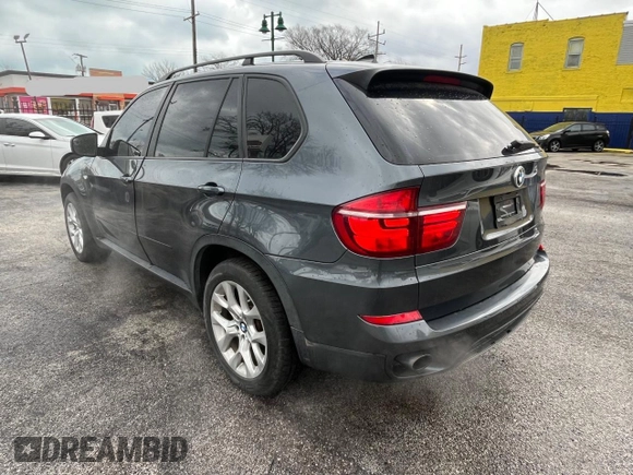 2011 BMW X5 35i with VIN 5UXZV4C58BL401755, listed as a Copart auction lot 49190535 with 104,082 mi miles and Clean Title. Bid and sale history available at carsss.com. Image 3.