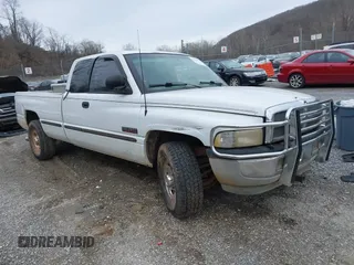 1998 Dodge Ram 2500 with VIN 1B7KC2369WJ172784, listed as a IAAI auction lot 41607611 with 277,488 mi miles. Bid and sale history available at carsss.com. Image 1.