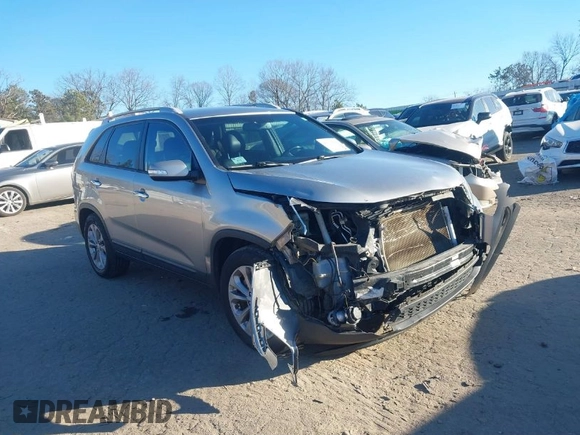 2015 Kia Sorento EX with VIN 5XYKU4A71FG590910, listed as a IAAI auction lot 41378588 with 165,090 mi miles. Bid and sale history available at carsss.com. Image 1.