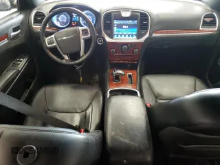 2013 Chrysler 300 z VIN 2C3CCAAG3DH699216, wystawiony jako Copart lot #59239475 z przebiegiem 131 731 mil mil oraz Nie do naprawy • Non repairable. Historia ofert i sprzedaży dostępna na DreamBid. Obrazek 8.