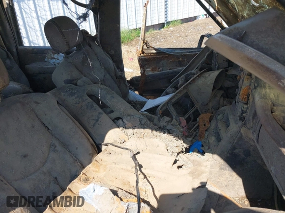 2003 Chevrolet Suburban LT z VIN 3GNEC16Z23G120835, wystawiony jako IAAI lot #41885363 z przebiegiem Nie podano mil oraz . Historia ofert i sprzedaży dostępna na DreamBid. Obrazek 5.