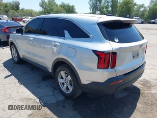 2021 Kia Sorento LX z VIN 5XYRG4LC5MG021586, wystawiony jako IAAI lot #42000187 z przebiegiem 81 046 mil mil oraz . Historia ofert i sprzedaży dostępna na DreamBid. Obrazek 3.