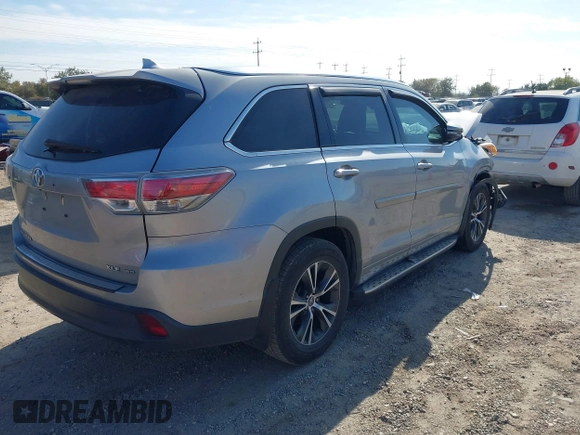 2016 Toyota Highlander XLE z VIN 5TDJKRFH1GS285752, wystawiony jako IAAI lot #40977219 z przebiegiem 139 773 mil mil oraz . Historia ofert i sprzedaży dostępna na DreamBid. Obrazek 4.