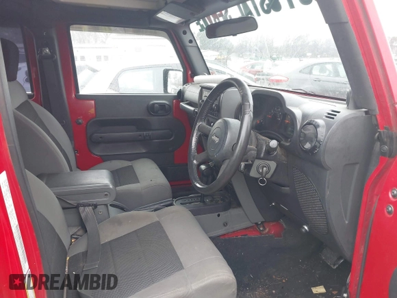 2009 Jeep Wrangler Unlimited X with VIN 1J4GZ39159L711992, listed as a IAAI auction lot 41416000 with 270,461 mi miles. Bid and sale history available at carsss.com. Image 5.