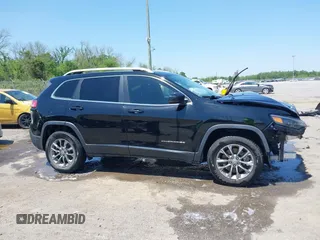 2019 Jeep Cherokee Latitude Plus z VIN 1C4PJMLB5KD474859, wystawiony jako IAAI lot #41990780 z przebiegiem 159 482 mil mil oraz . Historia ofert i sprzedaży dostępna na DreamBid. Obrazek 13.