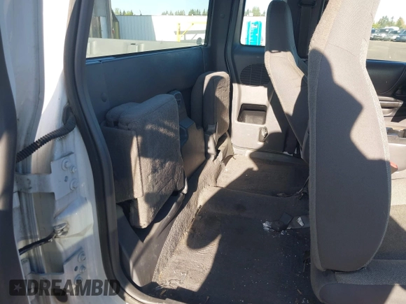 2001 Ford Ranger XL Fleet z VIN 1FTZR15E31PB50474, wystawiony jako IAAI lot #42067005 z przebiegiem 140 566 mil mil oraz . Historia ofert i sprzedaży dostępna na DreamBid. Obrazek 8.