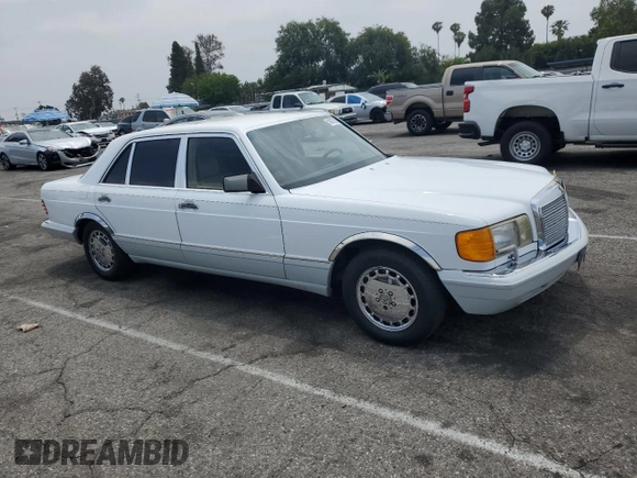 1990 Mercedes-Benz 560 z VIN WDBCA39E7LA505105, wystawiony jako Copart lot #58875015 z przebiegiem 88 261 mil mil oraz Szkoda całkowita • Salvage title. Historia ofert i sprzedaży dostępna na DreamBid. Obrazek 4.