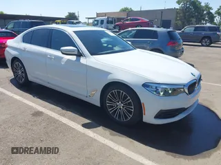 2019 BMW 5 Series 540i z VIN WBAJE5C57KWW42920, wystawiony jako IAAI lot #42465733 z przebiegiem 37 844 mil mil oraz . Historia ofert i sprzedaży dostępna na DreamBid. Obrazek 1.