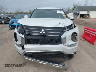 2022 Mitsubishi Outlander SE z VIN JA4J4UA85NZ036591, wystawiony jako IAAI lot #42106573 z przebiegiem 37 467 mil mil oraz . Historia ofert i sprzedaży dostępna na DreamBid. Obrazek 12.