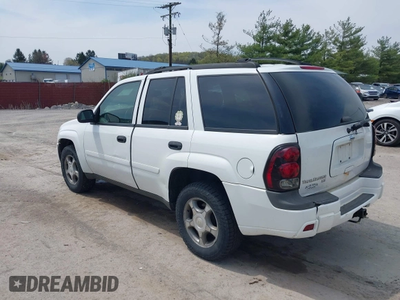 2007 Chevrolet TrailBlazer LS with VIN 1GNDT13S672207008, listed as a IAAI auction lot 42084492 with Not Provided miles and . Bid and sale history available at DreamBid. Image 3.