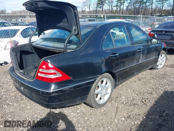 2003 Mercedes-Benz C 240 z VIN WDBRF61J43E010486, wystawiony jako IAAI lot #42051173 z przebiegiem Nie podano mil oraz . Historia ofert i sprzedaży dostępna na DreamBid. Obrazek 4.