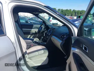 2019 Ford Explorer z VIN 1FM5K7B80KGA18578, wystawiony jako IAAI lot #42408067 z przebiegiem 124 938 mil mil oraz . Historia ofert i sprzedaży dostępna na DreamBid. Obrazek 5.