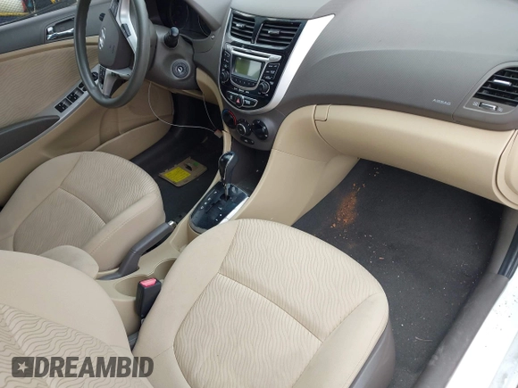 2013 Hyundai Accent GLS z VIN KMHCU4AE8DU275645, wystawiony jako IAAI lot #42139737 z przebiegiem 85 031 mil mil oraz . Historia ofert i sprzedaży dostępna na DreamBid. Obrazek 5.