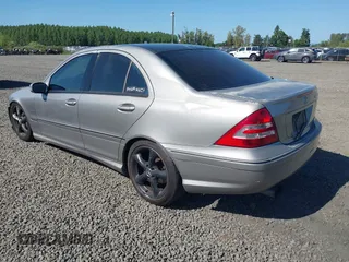 2005 Mercedes-Benz C 230 Kompressor z VIN WDBRF40J45F724055, wystawiony jako IAAI lot #42362897 z przebiegiem 234 922 mil mil oraz . Historia ofert i sprzedaży dostępna na DreamBid. Obrazek 3.