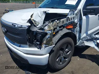 2024 Ford F-150 Lightning XLT с VIN 1FTVW3LK6RWG26665, выставлен на аукционе IAAI как лот 42337628 с пробегом 2 936 миль миль и . История ставок и продаж доступна на DreamBid. Изображение 6.