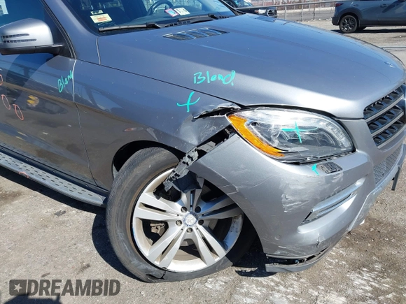 2013 Mercedes-Benz M ML 350 with VIN 4JGDA5HB9DA235137, listed as a IAAI auction lot 42018748 with 140,837 mi miles. Bid and sale history available at carsss.com. Image 6.
