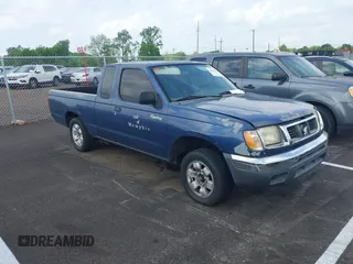 2000 Nissan Frontier XE z VIN 1N6DD26S0YC374917, wystawiony jako IAAI lot #42148189 z przebiegiem 150 356 mil mil oraz . Historia ofert i sprzedaży dostępna na DreamBid. Obrazek 1.