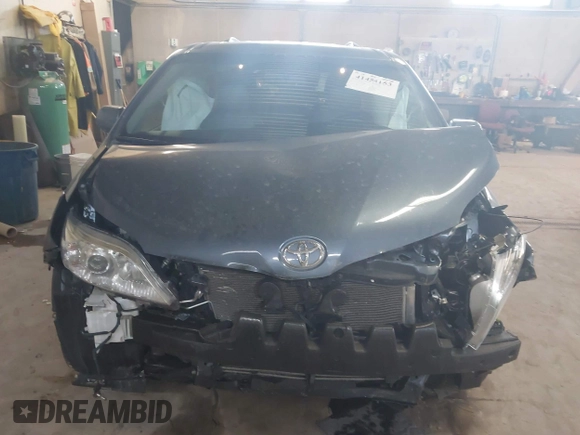 2017 Toyota Sienna XLE Auto Access Seat z VIN 5TDYZ3DC3HS885429, wystawiony jako IAAI lot #41454153 z przebiegiem 131 250 mil mil oraz . Historia ofert i sprzedaży dostępna na DreamBid. Obrazek 6.