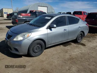 2012 Nissan Versa SV with VIN 3N1CN7AP8CL811607, listed as a Copart auction lot 45140385 with 136,413 mi miles and Salvage Title. Bid and sale history available at carsss.com. Image 1.