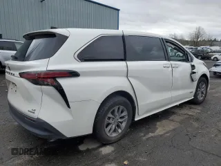 2021 Toyota Sienna LE z VIN 5TDKSKFC1MS017585, wystawiony jako Copart lot #84968164 z przebiegiem 31 279 mil mil oraz Szkoda całkowita • Salvage title. Historia ofert i sprzedaży dostępna na DreamBid. Obrazek 3.
