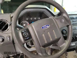 2011 Ford F-250 XL z VIN 1FTBF2B60BED05475, wystawiony jako IAAI lot #42841801 z przebiegiem 116 504 mil mil oraz . Historia ofert i sprzedaży dostępna na DreamBid. Obrazek 21.
