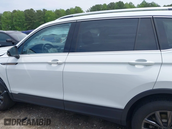 2022 Volkswagen Tiguan SE with VIN 3VV3B7AX3NM176770, listed as a IAAI auction lot 42114378 with 37,448 mi miles and . Bid and sale history available at DreamBid. Image 15.