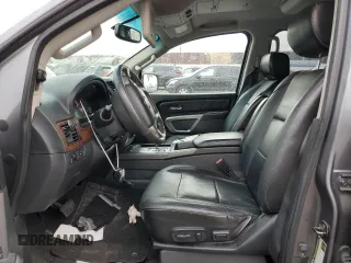 2015 Nissan Armada Platinum z VIN 5N1BA0NF6FN617932, wystawiony jako Copart lot #48202355 z przebiegiem 101 219 mil mil oraz Szkoda całkowita • Salvage title. Historia ofert i sprzedaży dostępna na DreamBid. Obrazek 7.