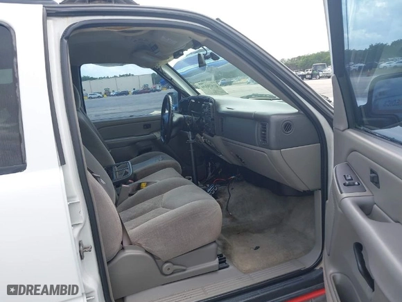 2005 Chevrolet Tahoe LS with VIN 1GNEC13V75R260965, listed as a IAAI auction lot 41930399 with 1 mi miles. Bid and sale history available at carsss.com. Image 5.