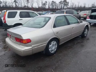 2001 Toyota Camry CE z VIN 4T1BG22K01U847704, wystawiony jako IAAI lot #41583762 z przebiegiem Nie podano mil oraz . Historia ofert i sprzedaży dostępna na DreamBid. Obrazek 4.