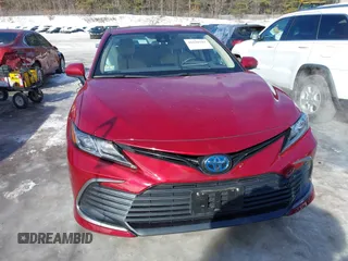 2022 Toyota Camry Hybrid LE with VIN 4T1C31AK3NU590135, listed as a IAAI auction lot 41620161 with 22,585 mi miles. Bid and sale history available at carsss.com. Image 12.