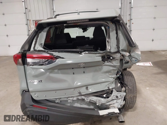 2020 Toyota RAV4 XLE with VIN 2T3P1RFV8LC099090, listed as a IAAI auction lot 41830989 with 99,024 mi miles. Bid and sale history available at carsss.com. Image 6.