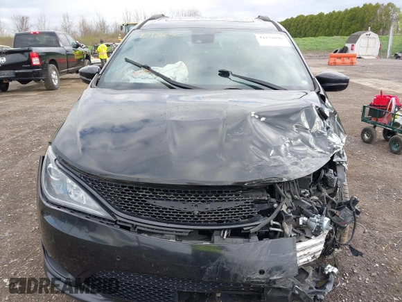 2018 Chrysler Pacifica Limited z VIN 2C4RC1GG2JR358215, wystawiony jako IAAI lot #42176046 z przebiegiem 120 544 mil mil oraz . Historia ofert i sprzedaży dostępna na DreamBid. Obrazek 13.