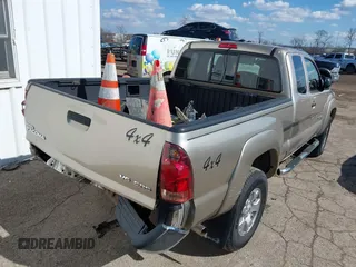 2006 Toyota Tacoma with VIN 5TEUU42NX6Z154875, listed as a IAAI auction lot 41523003 with 33,168 mi miles. Bid and sale history available at carsss.com. Image 4.