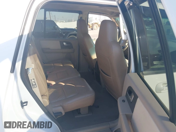 2003 Ford Expedition Special Service with VIN 1FMPU16LX3LB18730, listed as a IAAI auction lot 41291375 with 203,841 mi miles. Bid and sale history available at carsss.com. Image 8.