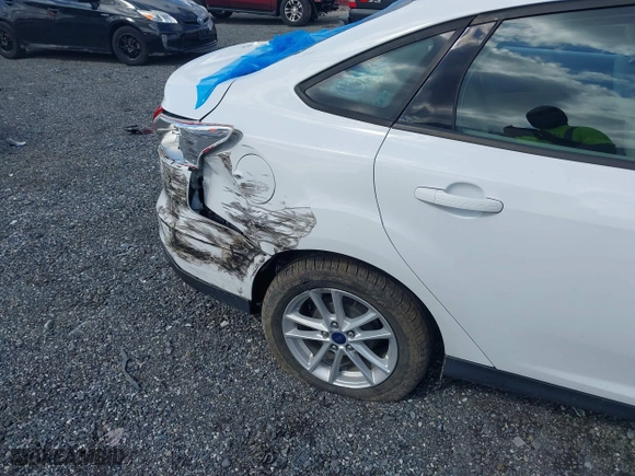 2017 Ford Focus SE with VIN 1FADP3F21HL234669, listed as a IAAI auction lot 42040873 with 44,117 mi miles. Bid and sale history available at carsss.com. Image 6.