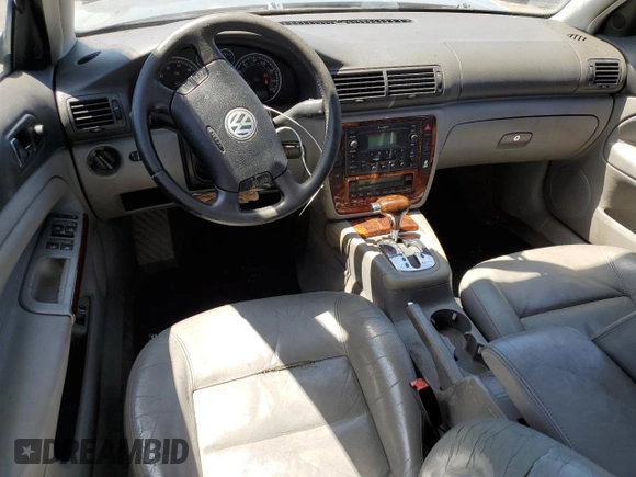 2005 Volkswagen Passat GLX z VIN WVWTU63B95E085836, wystawiony jako Copart lot #67782394 z przebiegiem 125 315 mil mil oraz Szkoda całkowita • Salvage title. Historia ofert i sprzedaży dostępna na DreamBid. Obrazek 8.
