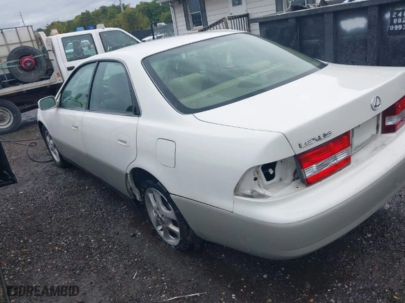 2000 Lexus ES 300 with VIN JT8BF28G3Y0246877, listed as a IAAI auction lot 40365916 with 153,569 mi miles. Bid and sale history available at carsss.com. Image 3.