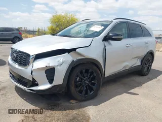2020 Kia Sorento S z VIN 5XYPG4A55LG694372, wystawiony jako IAAI lot #42183383 z przebiegiem 57 980 mil mil oraz . Historia ofert i sprzedaży dostępna na DreamBid. Obrazek 18.